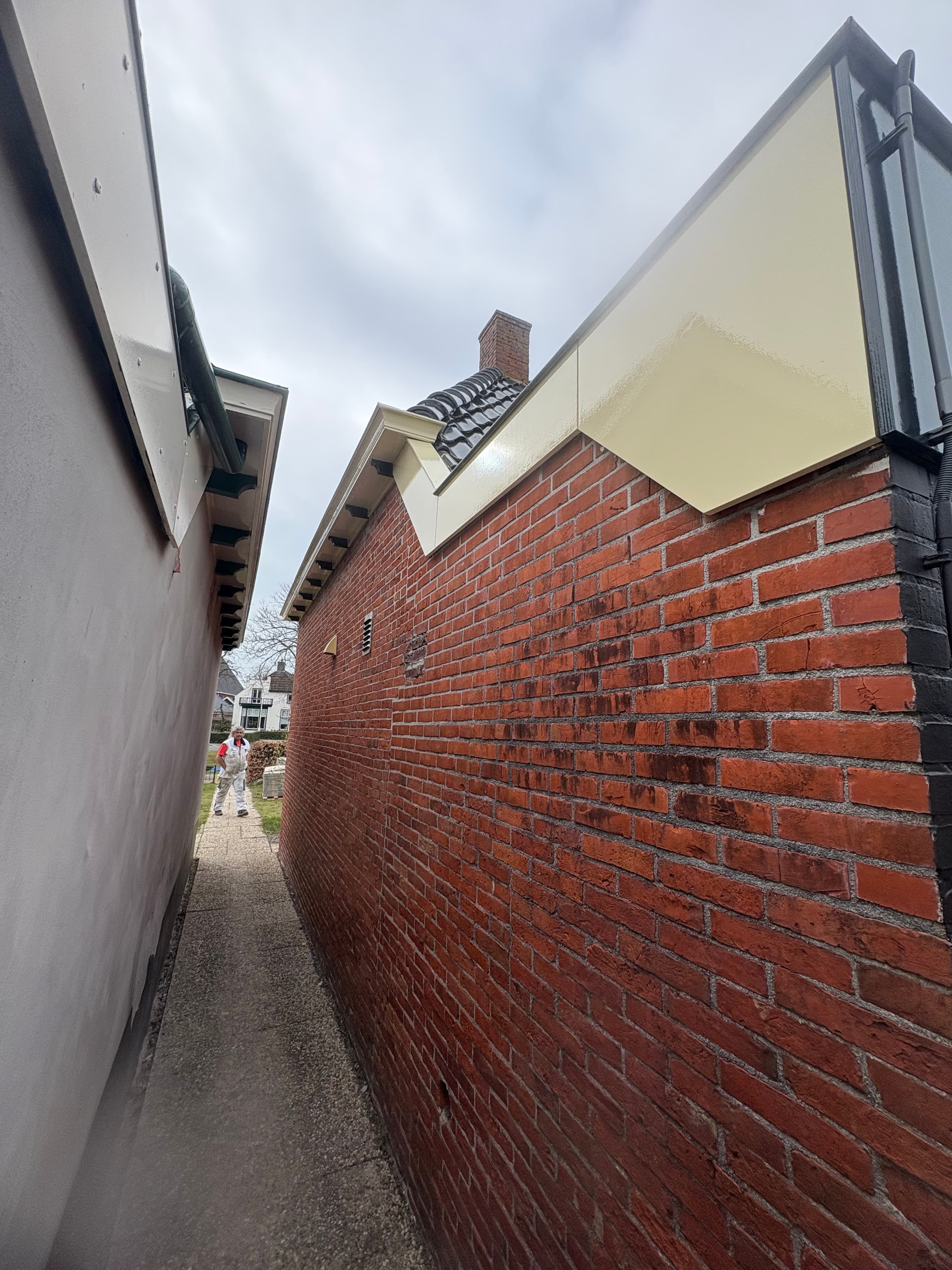 Buitenschilderwerk in Grypskerk in Grypskerk - foto 2