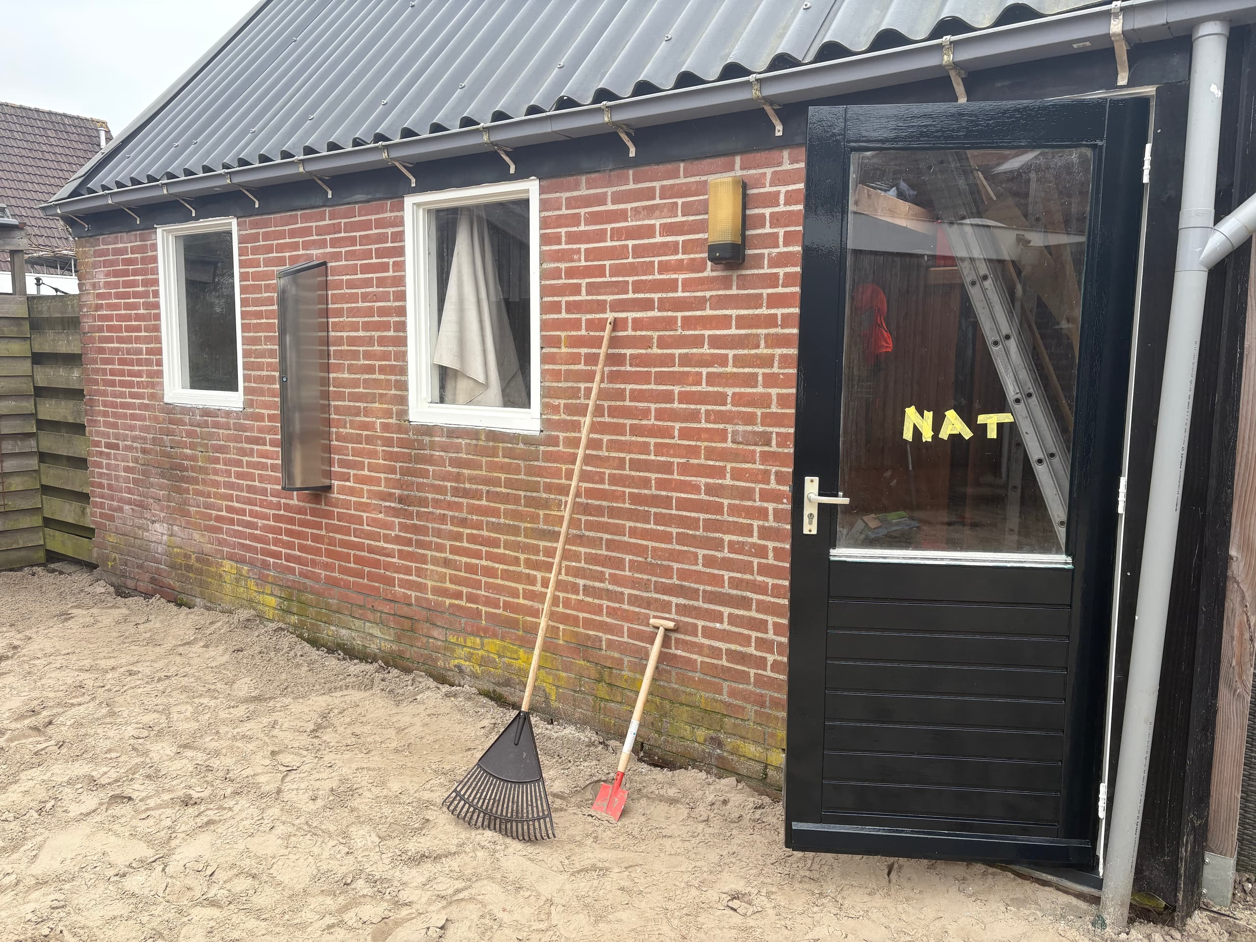 Buitenschilderwerk in Grypskerk in Grypskerk - foto 5